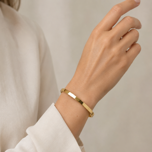 Pure Eleganz Armreif – 18K vergoldeter Edelstahl