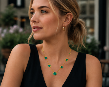 Halskette „Grüne Blumenwiese“– 18K vergoldeter Edelstahl